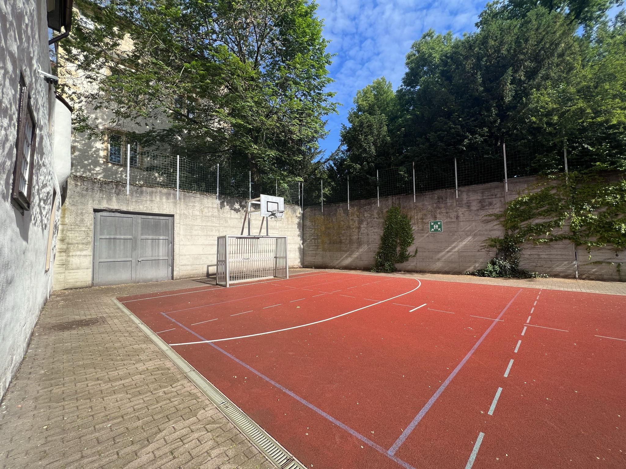 Sportplatz und Hof der Jugendarrestanstalt Göppingen